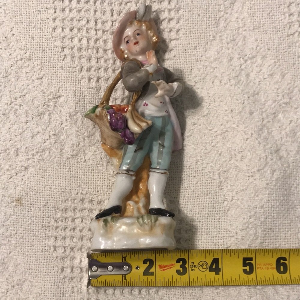 Lady & a basket of fruit figurine - Picture 11 of 11